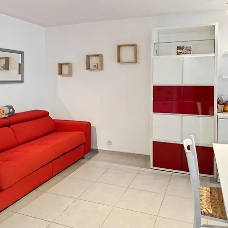 Apartment T2 Moderne Avec Piscine, Climatisation Et Parking Au Grau-du-roi - Fr-1-717-80 *