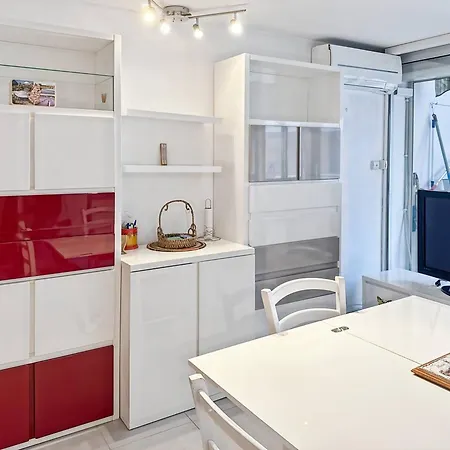 Apartment T2 Moderne Avec Piscine, Climatisation Et Parking Au Grau-du-roi - Fr-1-717-80 *