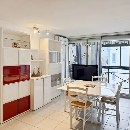 T2 Moderne Avec Piscine, Climatisation Et Parking Au Grau-du-roi - Fr-1-717-80